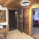Διαμέρισμα Heimatkunst 02, Klassisches Walliser Chalet, Teilrenoviert, Zentral