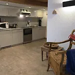 Heimatkunst 02, Klassisches Walliser Chalet, Teilrenoviert, Zentral Διαμέρισμα Leukerbad