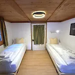Heimatkunst 02, Klassisches Walliser Chalet, Teilrenoviert, Zentral Διαμέρισμα