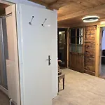 Διαμέρισμα Heimatkunst 02, Klassisches Walliser Chalet, Teilrenoviert, Zentral *