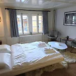 Heimatkunst 02, Klassisches Walliser Chalet, Teilrenoviert, Zentral Leukerbad