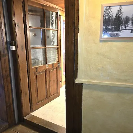 Heimatkunst 02, Klassisches Walliser Chalet, Teilrenoviert, Zentral Apartamento *