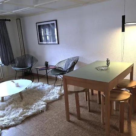 アパート Heimatkunst 02, Klassisches Walliser Chalet, Teilrenoviert, Zentral