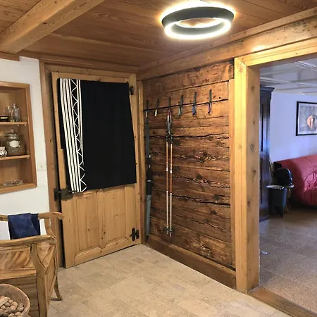 Heimatkunst 02, Klassisches Walliser Chalet, Teilrenoviert, Zentral Apartamento *