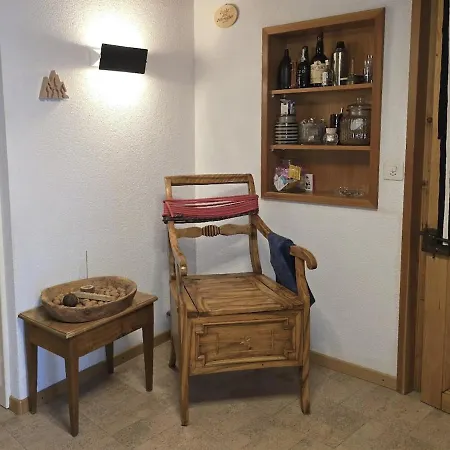 Διαμέρισμα Heimatkunst 02, Klassisches Walliser Chalet, Teilrenoviert, Zentral *