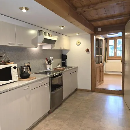 Heimatkunst 02, Klassisches Walliser Chalet, Teilrenoviert, Zentral * 洛伊克巴德