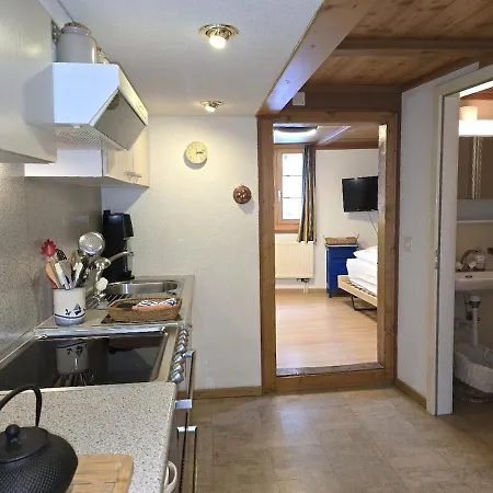 Heimatkunst 02, Klassisches Walliser Chalet, Teilrenoviert, Zentral