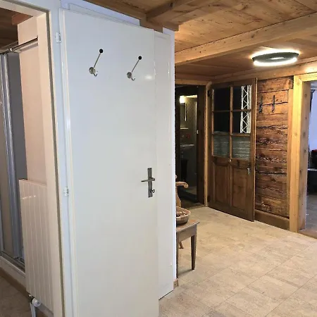 Διαμέρισμα Heimatkunst 02, Klassisches Walliser Chalet, Teilrenoviert, Zentral *