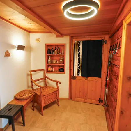Heimatkunst 02, Klassisches Walliser Chalet, Teilrenoviert, Zentral Apartamento
