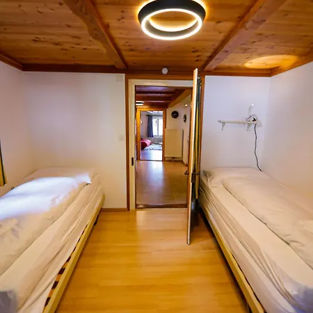 Heimatkunst 02, Klassisches Walliser Chalet, Teilrenoviert, Zentral Apartamento *