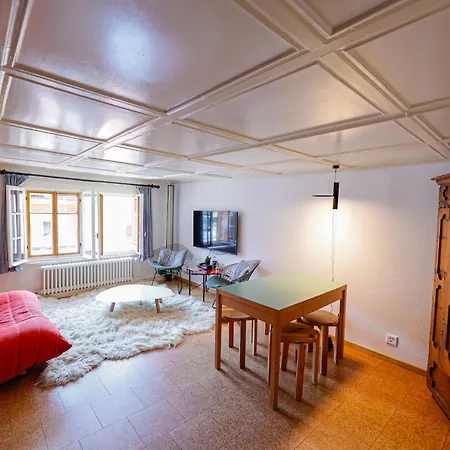 Apartamento Heimatkunst 02, Klassisches Walliser Chalet, Teilrenoviert, Zentral