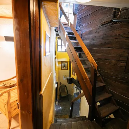 Heimatkunst 02, Klassisches Walliser Chalet, Teilrenoviert, Zentral Apartamento