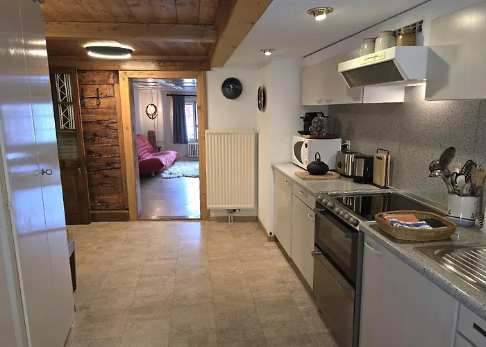 Heimatkunst 02, Klassisches Walliser Chalet, Teilrenoviert, Zentral 公寓 洛伊克巴德