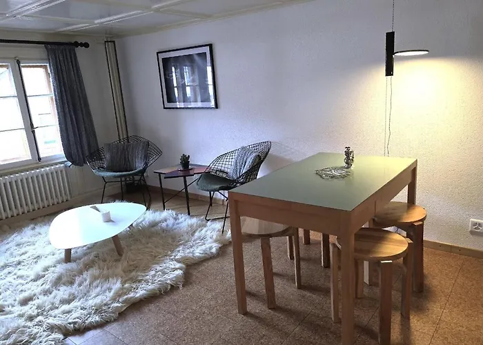 公寓 Heimatkunst 02, Klassisches Walliser Chalet, Teilrenoviert, Zentral