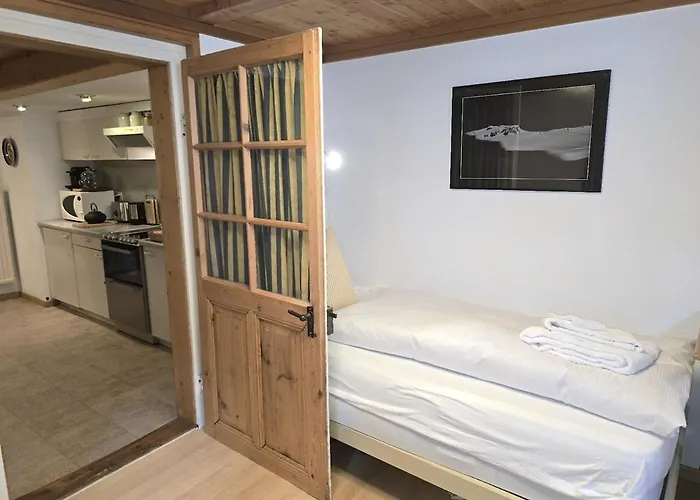 Heimatkunst 02, Klassisches Walliser Chalet, Teilrenoviert, Zentral * Loèche-les-Bains