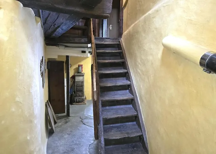 アパート Heimatkunst 02, Klassisches Walliser Chalet, Teilrenoviert, Zentral