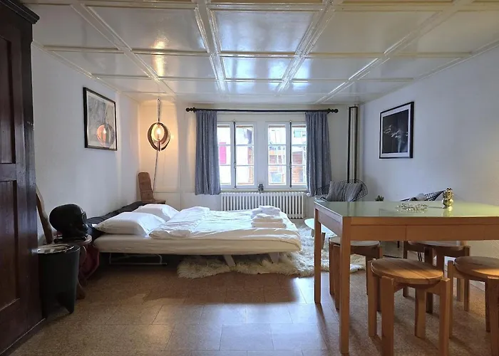 Heimatkunst 02, Klassisches Walliser Chalet, Teilrenoviert, Zentral Appartement