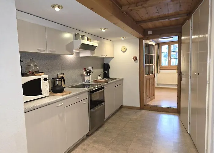 Heimatkunst 02, Klassisches Walliser Chalet, Teilrenoviert, Zentral * 洛伊克巴德