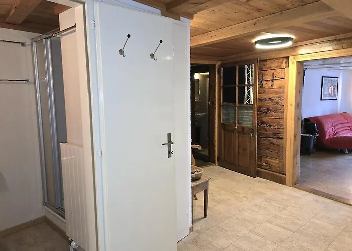 Appartement Heimatkunst 02, Klassisches Walliser Chalet, Teilrenoviert, Zentral *